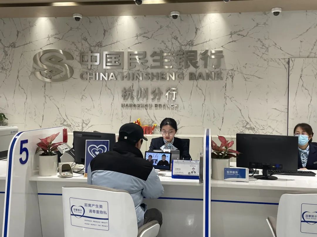 银行网点手语翻译服务实拍：柜面译员远程接入